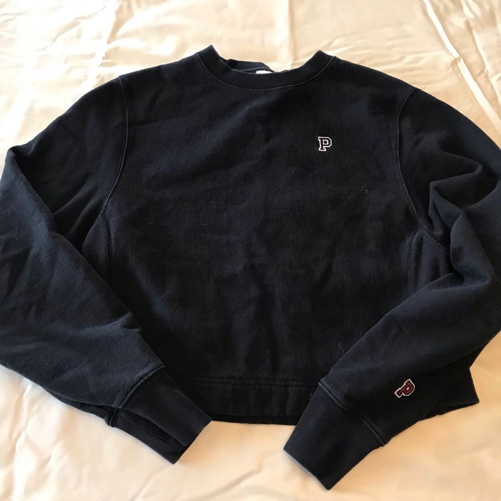PINK Victoria’s Secret black cropped sweatshirt